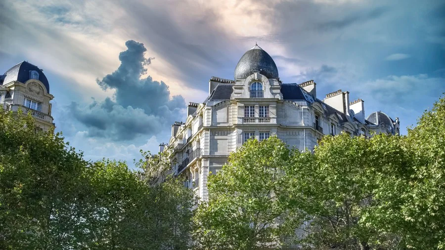 Haussmann-style façade of a Paris hotel, essential in travel guides to Paris.