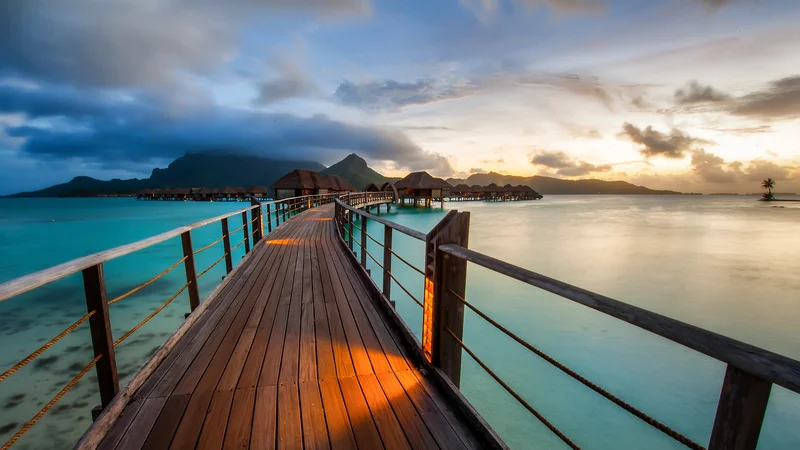 Stunning sunset in Bora Bora, ideal for the last evening of a 7-day itinerary.