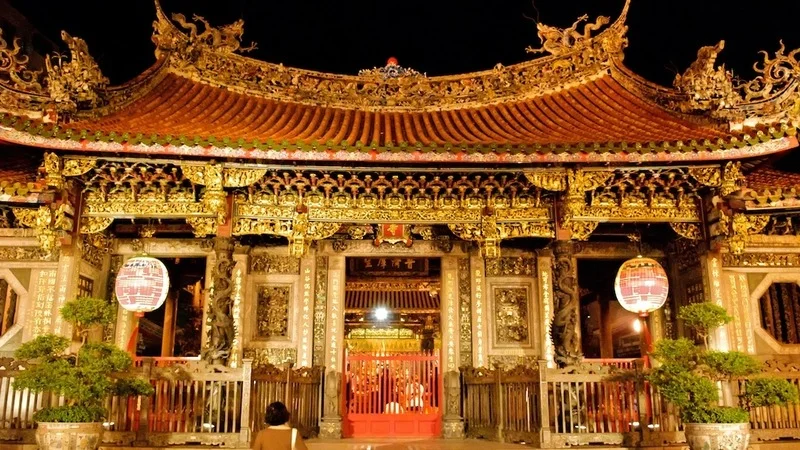 Longshan Temple, an emblem of traditional Chinese architecture, a beacon of cultural heritage.
