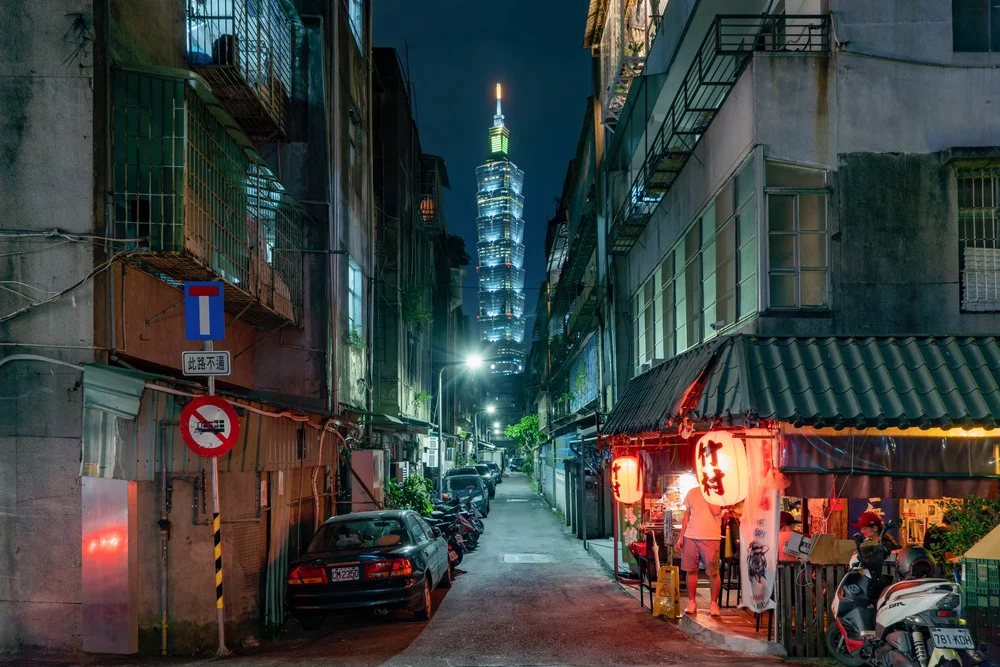 Nighttime view of Taipei, illustrating a scene from a traveler's guide to Taipei, Taiwan.